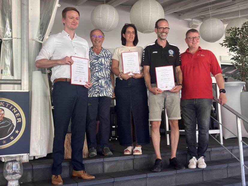 (v.l.n.r.) Dr. Robin Ruff, Rolf Düncher (Uta und Rolf Düncher Stiftung), Hannah Sahm, Christian Biehrer, Jörg Wagner (Vorsitzender Sportkreis Offenbach) Bild: Jörg Moll (Offenbach Post)