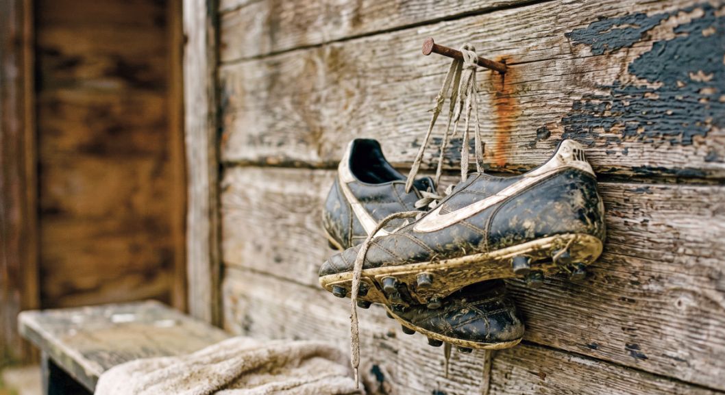 Viele Jugendliche h&auml;ngen die Fu&szlig;ballschuhe an den sprichw&ouml;rtlichen Nagel. F&uuml;r Vereine gilt es, diese jungen Menschen nicht zu verlieren.
&nbsp;
    Foto: gemini generated