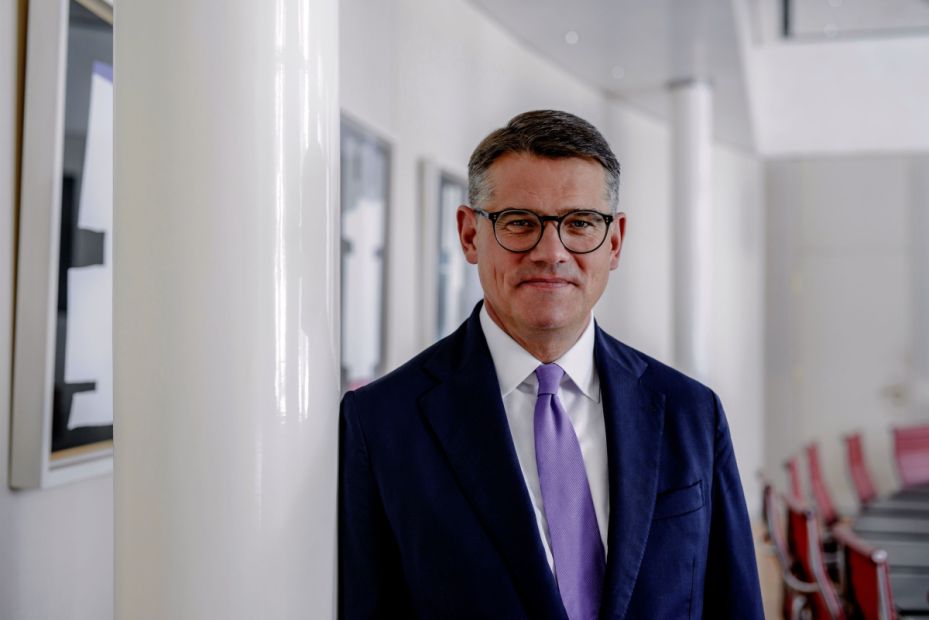 Blickt auf 80 Jahre erfolgreiche Zusammenarbeit zurück: Hessens Ministerpräsident Boris Rhein.Foto: Sinah Osner/ Hessische Staatskanzlei