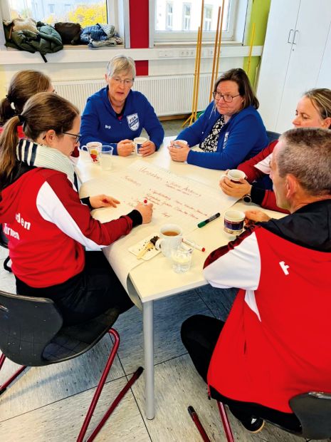 Eigene Sichtweisen und wertvolle Impulse brachten die Teilnehmenden des InhouseSeminars ein.Foto: FSK Lohfelden