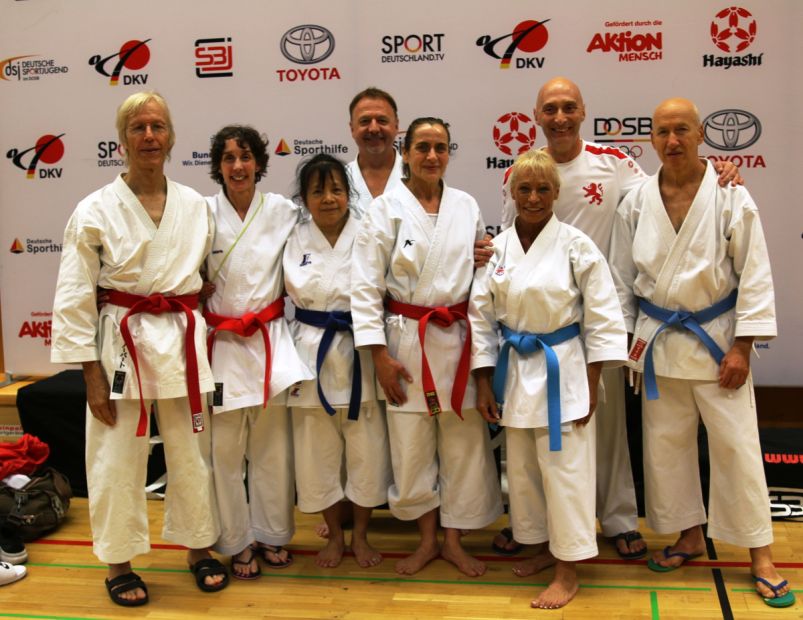 V.l.: Norbert Petzel, Rebecca Garcia, Shirley Fernan, Udo Rothenbücher, Joheina Hamami, Monika Lang, Stefano Bellingeri, Louis Blank    Bild: Martina Bier (HFK Pressereferentin)