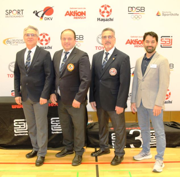 Kampfrichter Team Hessen: V.l.: Ali Nedaee, Faruk Bayraktar, Recep Selova, Dr. Yasin Islam (Kampfrichterreferent Hessen)    Bild: Martina Bier (HFK Pressereferentin)
