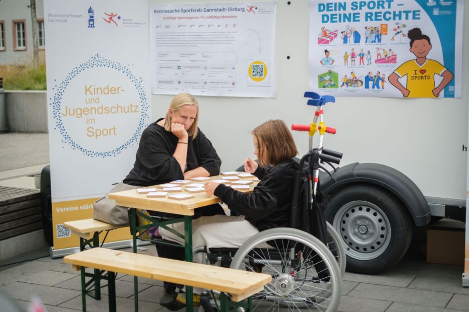 Spielerisch beim Kinderrechte-Memory mehr über die Rechte erfahren. Bild: SKDADI