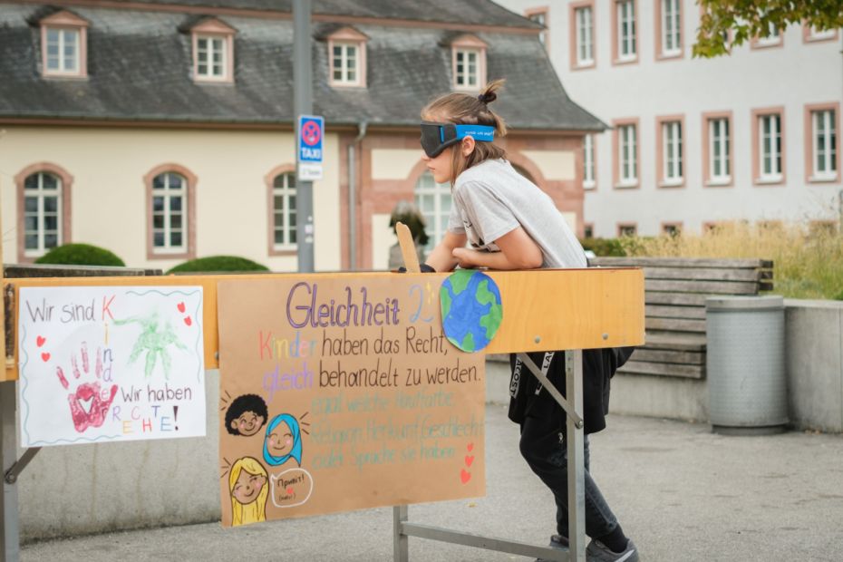 Inklusive Blindensportart Showdown ausprobieren. Bild: SKDADI