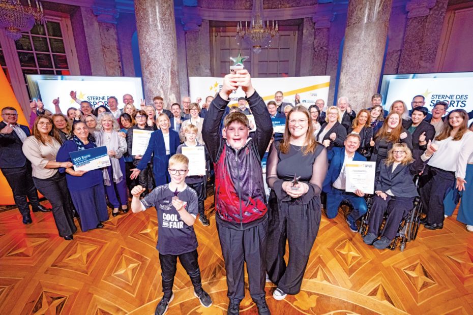 Das Landesfinale des Wettbewerbs „Sterne des Sports“ findet traditionell auf Schloss Biebrich in Wiesbaden statt. Im vergangenen Jahr setzte sich der 1. PBC Bad Wildungen mit einem Billiardprojekt für Kinder und Jugendliche durch.Fotos: Genoverband e. V./ Franz Fender, privat (6)