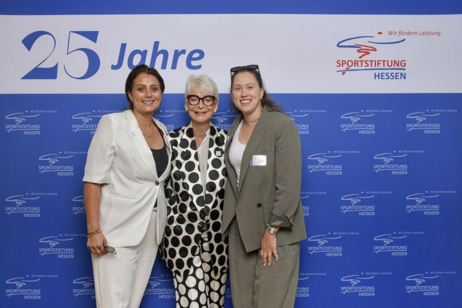 Shila Sheth, Ann Kathrin Linsenhoff, Sarah Wellbrock (v.l.n.r.)    Bild: Mike Wenski
