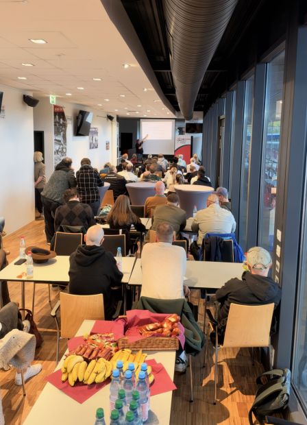 Netzwerktreffen Schule und Verein im VIP Raum im Auestadion Kassel    Bild: Lutz Mittermüller