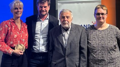 v.l. Katja Homeyer, Markus Jestaedt (Sportkreisvorsitzender), Manfred Jennewein, Sabrina Blasius                Bild: Sportkreis Rheingau-Taunus