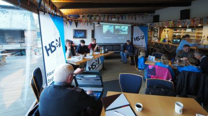 Ein Blick in den festlich geschmückten Saal im Segelclub Inheiden.                Bild: Robert Heinbücher