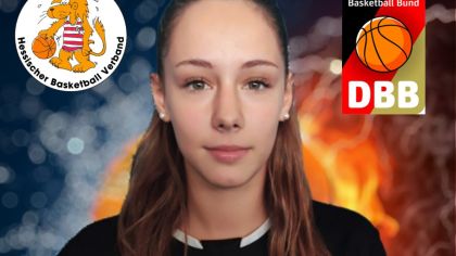 Dilara Özdemir absolvierte zum Jahresende auf Ibiza zwei Länderspiele mit der deutschen U16-Nationalmannschaft.
Zwar musste sich die DBB-Auswahl gegen Spanien (52:71) und Polen (54:62) geschlagen geben, doch für die Frankfurterin waren ihren beiden ersten Einsätze für Deutschland ein riesen Erlebnis.
Özdemir, die im vergangenen Sommer von der Frankfurter Eintracht zum TV Hofheim wechselte, konnte sich in beiden Spiele (Spanien 2/ Polen 😎 in die Scorerinnenliste eintragen und kämpft nun um einen Platz im EM-Kader.                Bild: Spissinger