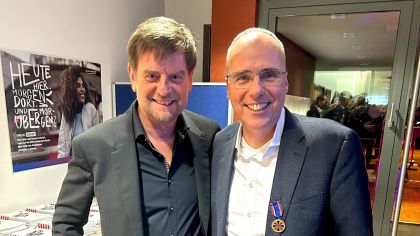 v.l. Sportkreisvorsitzender Markus Jestaedt, Peter Beuth (Hessischer Minister des Inneren und für Sport)                Bild: Sportkreis Rheingau-Taunus
