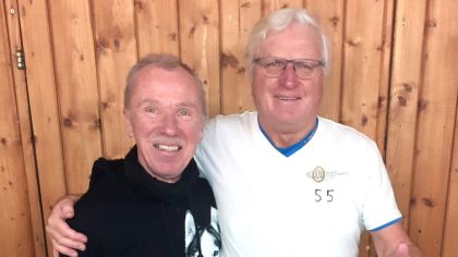 Der Sportabzeichen-Prüfer Thorsten Geißler (links) mit Wolfgang Kühnert, der stolz ist, sein 55. Sportabzeichen abgelegt zu haben.                Bild: TLV Eichenzell