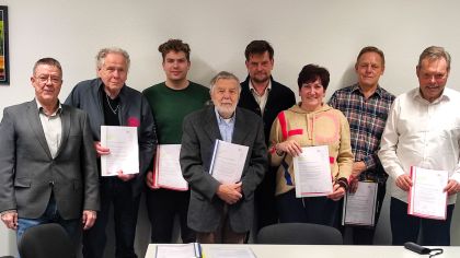 v.l. Michael Helbing (Aikido Niedernhausen), Günter Steger (Vorstand TG Winkel), Julian Trieb (1.Vors. TV Kettenbach), Manfred Jennewein (1.Vors. Aikido Niedernhausen), Markus Jestaedt (Sportkreisvorsitzender), Nicole Schubbach (2.Vors. TV Bermbach), Arno Diefenbach (Schriftführer 1FC Hettenhain), Armin Lappas (1.Vors. FSV Winkel)                Bild: Manfred Schmidt, Sportkreis