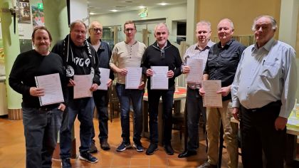 von links: Gerald Schäfer, Horst Spatz, Friedrich Schweizer, Jens Weyrich, Hans-Jürgen Schmidt, Axel Jochim, Ernst-Dieter Walther und Wolfgang Fröhlich 
                Bild: Petra Weigel