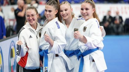 V.l.: Christine Bernstein (Bundesassistenztrainerin Kata), Julie Stevens, Annika Jürgensmann und Clara Ewald                Bild: Karategallery