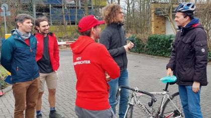 18 Jugendränder von Eintracht Frankfurt Triathlon dienten den angehenden Landeskampfrichtern zu Lernzwecken.                Bild: Ralf Stolz