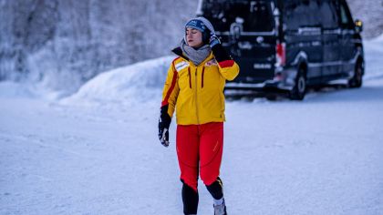 Maureen bei den Startvorbereitungen                Bild: Viesturs Lacis