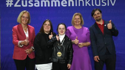 Auf dem Parlamentarischen Abend von Special Olympics Deutschland wurden starke Botschaften formuliert (l-r): Christiane Krajewski, Jenifer Sprenger, Svea Glaß (Athletin und Teilhabe-Beraterin), Nancy Faeser, Martin Köhler                Bild: SOD / Juri Reetz