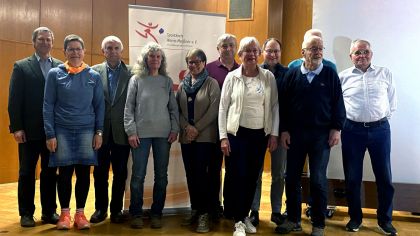 (v.l.n.r.) Dr. Jörg Möller, Inge Bokhorst, Klaus-Peter Schregel, Anita von Drach, Marlies George, Gerd Seidlitz, Hildegard Meine, Uwe Reinhardt, Günther Hartmann (verdeckt), Horst Neugebauer, Lothar Stascheit, die Mehrfachwiederholer 2023.
Es fehlt: Gerwig Schröder.                Bild: Nicole Zimmermann