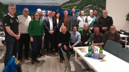 Gruppenfoto im Schulungsraum des Motor Yacht Clubs Kassel e.V.                Bild: Hanna Kuchenbecker