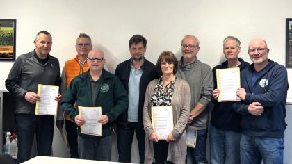 v.l. Werner Freimuth (TG Mittelheim), Alexander Wolf (TV Michelbach), Jörg Diedler (Schützenverein Lorch), Markus Jestaedt, Brigitta Söhn (TG Johannisberg), Peter Noack (SV Neuhof, Michael Ruff und Christoph Kremer (Rheingau Schwimmclub Eltville)                Bild: Sportkreis, Markus Jestaedt