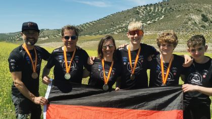 1. Platz in der Teamwertung (von links): Remy Ochmann, Andreas Schubert, Anna-Lena Trabert, Linus Schubert (Gewinner Einzel), Lennard Schubert,&nbsp;Leon&nbsp;Grob.
                Bild: privat