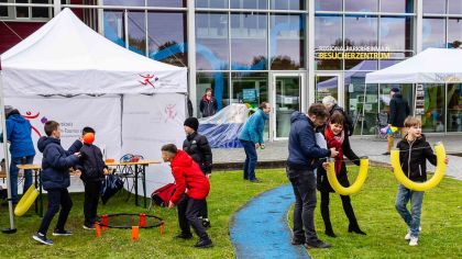 Pipe-Juggling und X-Ball am Sportkreis-Pavillon                Bild: Sabine Klein #regionalparkmainportal