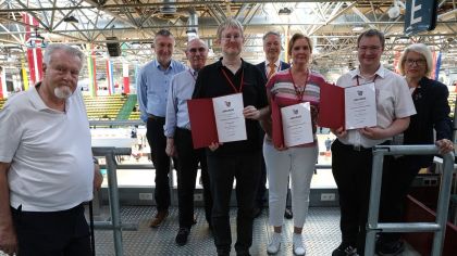 Das Team des „Hessen tanzt“-Rechenzentrums mit den drei geehrten Stephan Rath, Petra Schneider und Alexander David                Bild: Robert Panther