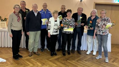 Ehrungen der Mehrfacherwerber für 2023 des 25. bis 50. Sportabzeichens im Sportkreis Groß-Gerau.                Foto: Renate Fassoth