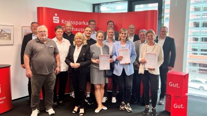 Vertreterinnen und Vertreter der Schulen, des Staatlichen Schulamtes, der Sparkassen und des Sportkreises Main-Kinzig e.V.                 Bild: Kreissparkasse Gelnhausen