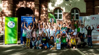 Die Klasse 1c der Linnéschule freut sich über ihren 1. Platz.                Bild: Florian Wiegand