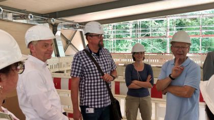 Landrat Cyriax, Amtsleiter Wesp und Sportkreisvorsitzender Böhl im Gespräch mit den Vereinsvertretern                Bild: Kathrin Zimmermann