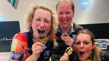 Das Team von BC FTG Frankfurt freut sich über den Titel                Bild: Damian Machura