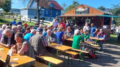 34. Sportkreiswandertag 2023 - Blick in die Wandergruppen nach der Rückkehr                Bild: Willi Röhn