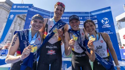 Annika Koch, Henry Graf, Lasse Lührs und Lisa Tertsch (v.l.) werden in Hamburg Weltmeister in der Team Relay.                Bild: DTU/Henning Angerer