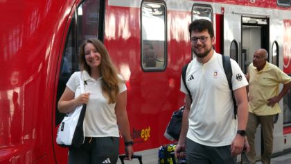 Die Olympia-Schützen Doreen Vennekamp und Florian Peter bei ihrer Rückkehr aus Paris am Frankfurter Hauptbahnhof                Bild: HSV / Lutz Berger