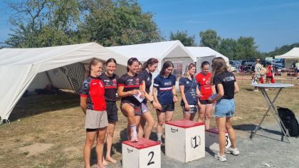 Die Frauen-Siegerteams der Regionalliga Mitte 2024 mit v.l. EOSC Offenbach, Triathlon Team DSW Darmstadt und MTV Kronberg.                Bild: Katharina Brosch