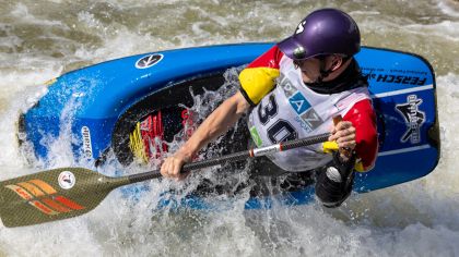 Sebastian Nelle zeigt in der Welle sein ganzes Können.                Bild: Rüdiger Hauser