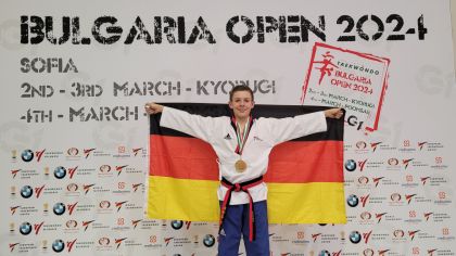 Mit zweimal Gold  stellte Jonas beim G1 Turnier Bulgaria Open Poomsae in Sofia seine Klasse auf internationalem Parkett erneut unter Beweis.                Bild: Stefanie Malik