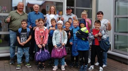 Hintere Reihe von links: Werner Eger, Wolfgang Fröhlich, Sandra Funken (MdL), Thomas Kade, Bärbel Martin, Katrin Blümler                  Bild: Sportkreis Odenwald