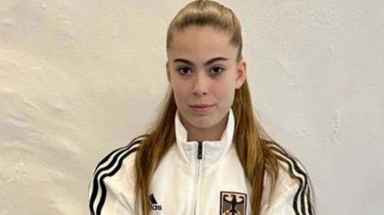 Julie Stevens, Kata Team Ü-16/U-18                Bild: Martina Bier für den HFK