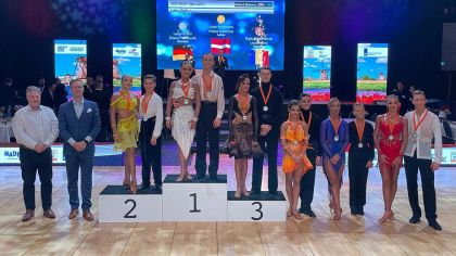Die Siegerehrung des WDSF Open Junior II Latin.                Bild: Vanessa Zofcin