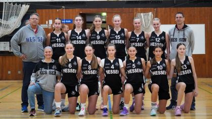 Mit zwei Siegen und zwei Niederlagen kehrte der weibliche Hessenkader (Jahrgang 2010) zurück aus Hamburg vom Landesverbandsturnier                Bild: Spissinger