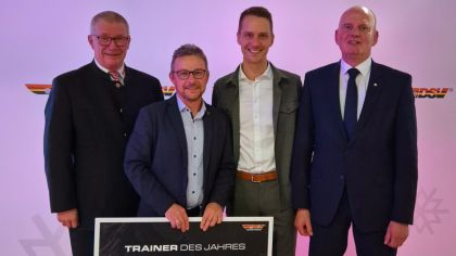 Jörg Pietschmann (2.v.l.) mit Dr. Werner Weigelt (Präsident Hessischer Skiverband), Skispringer Stephan Leyhe und Jürgen Hensel (Präsident SC Willingen) (v.l.)