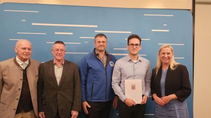 Sportkreis Vorsitzender Dr. Eckardt Stein (li.) gratuliert ganz herzlich Daniel-Sebastian Tippelt (2. v. re.) von der TGS Walldorf 1896 e.V. (TGS) neben dem 2. Vorsitzenden des Aikido-Verbands Hessen e.V. (2. v. li.) Michael Helbing und Andreas Kreuzer Vizepräsident Wirtschaft & Finanzen der TGS sowie der Sportministerin Diana Stolz (re.).
                Bild: Andreas Kreuzer, Vorstand TGS Walldorf