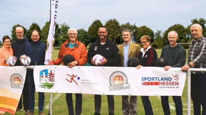 Von links: Glazenia und Robert Bokhorst von der TSG Bad Sooden-Allendorf, Uwe Reinhardt vom TSV Jestädt, Konrad Biegel vom TV Hessisch Lichtenau, Matthias Hübner von der SG Sontra, Dr. Jörg Möller, Sportkreisvorsitzender, Marlies George vom TSV Oberdünzebach, Thomas Freitag vom TTC Albungen und Gerd Seidlitz, stellvertretender Vorsitzender und Ressortleiter Sportabzeichen, Sportkreis Werra-Meißner e.V.                Bild: Sportkreis