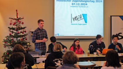 Markus Heinbücher eröffnet den Jugendseglertag.                Bild: Robert Heinbücher
