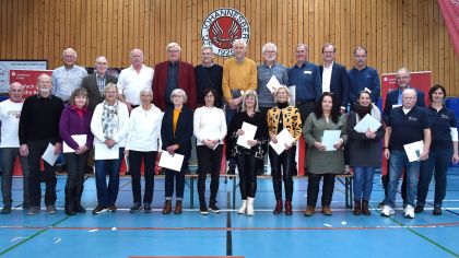 Ehrung langjähriger Prüferinnen und Prüfer sowie Absolventen                Bild: Charlie Rolff