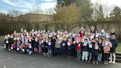 Die Kinder an der Sonnenschule mit Ihren Urkunden für das Sportabzeichen                 Bild: Anne Schmidt, Sportkreis