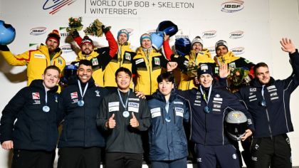 obere Reihe Adam Ammour Zweiter von links, Joshua Tasche  ganz rechts                Bild: Viesturs-Lacis, IBSF